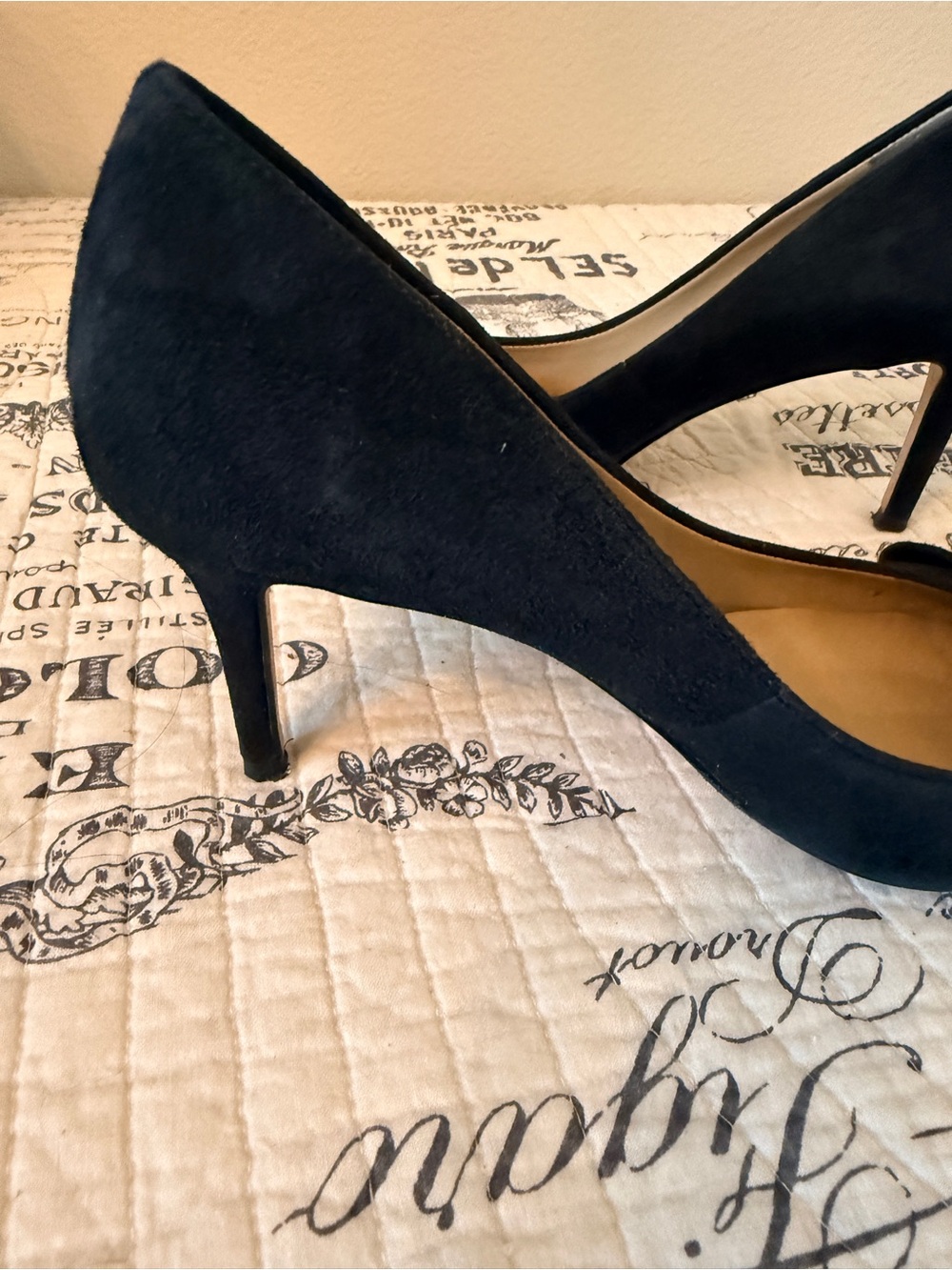 Ann Taylor Classic Black Suede Pointed-Toe Pumps with Bow Accent Size 8 - Picture 8 of 12